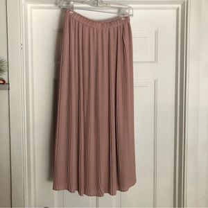Uniqlo Blush Pleated Midi Skirt